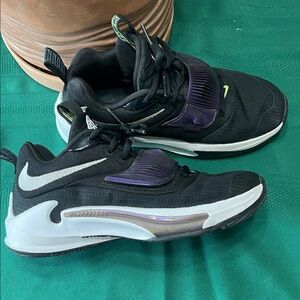 Nike Zoom Freak 3 “Project 34” basketball shoe in black, white, & purple. 5Youth
